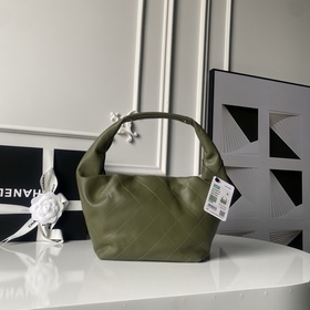 Сумка-хобо Chanel 26C в стиле хиппи AS