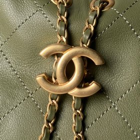Сумка-хобо Chanel 26C в стиле хиппи AS