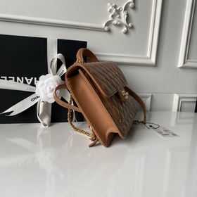 Chanel 25B — классическая сумка в ретр