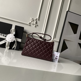 Chanel впервые представляет модель AS6