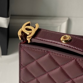 Chanel впервые представляет модель AS6