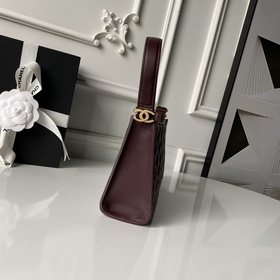 Chanel впервые представляет модель AS6