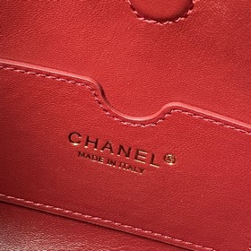 Chanel впервые представляет модель AS6