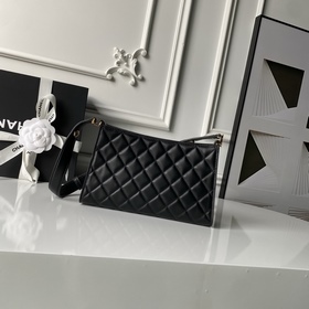 Chanel впервые представляет модель AS6