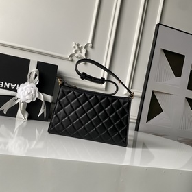Chanel впервые представляет модель AS6