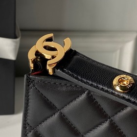 Chanel впервые представляет модель AS6