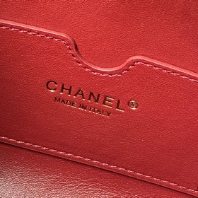 Chanel впервые представляет модель AS6