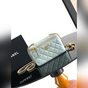 Сумка-коробочка из серии CHANEL Metal