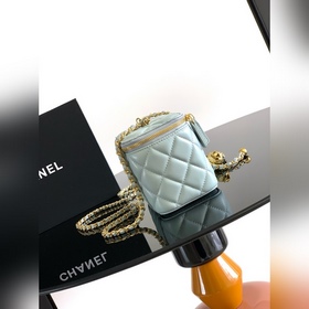Сумка-коробочка из серии CHANEL Metal 