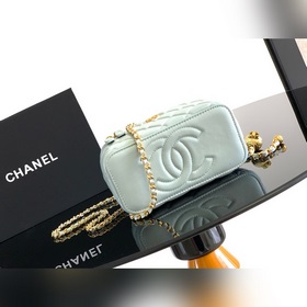 Сумка-коробочка из серии CHANEL Metal 