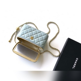 Сумка-коробочка из серии CHANEL Metal 