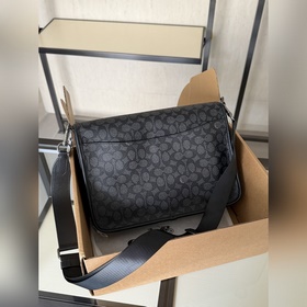 Коричневая сумка-мессенджер Coach в ко