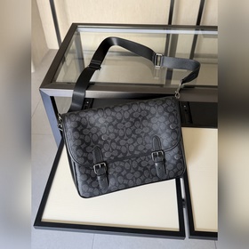 Коричневая сумка-мессенджер Coach в ко