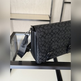 Коричневая сумка-мессенджер Coach в ко