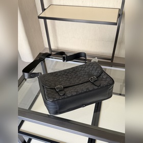 Коричневая сумка-мессенджер Coach в ко