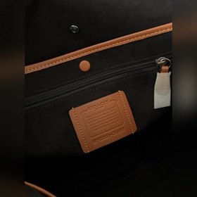 Коричневая сумка-мессенджер Coach в ко