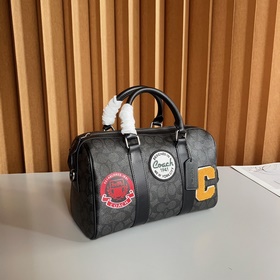 Модель Coa Venturer из линейки Coach в