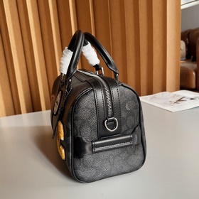 Модель Coa Venturer из линейки Coach в
