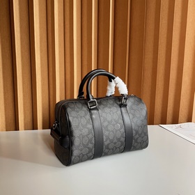 Модель Coa Venturer из линейки Coach в