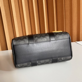 Модель Coa Venturer из линейки Coach в