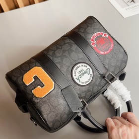 Модель Coa Venturer из линейки Coach в