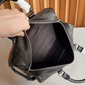 Модель Coa Venturer из линейки Coach в