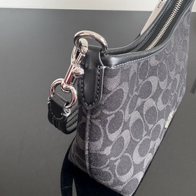 Самая последняя модель Coach в полной 