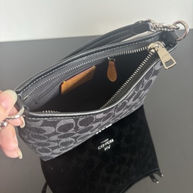 Самая последняя модель Coach в полной 