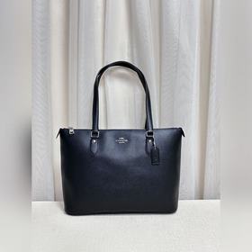 Топ-модель COACH в полной фирменной уп