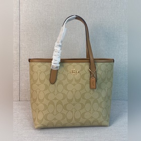 Coach в полной комплектации с фирменно