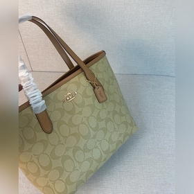 Coach в полной комплектации с фирменно