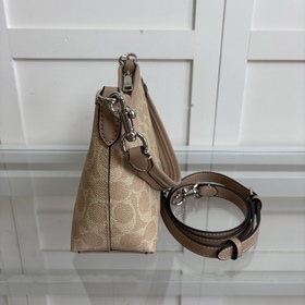 Самая последняя модель Coach в полной 