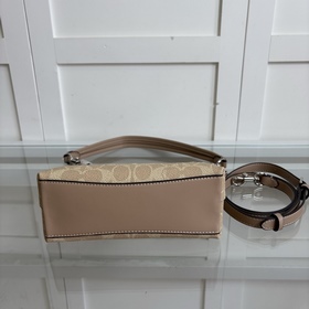 Самая последняя модель Coach в полной 