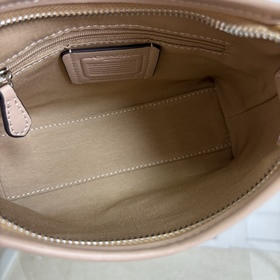 Самая последняя модель Coach в полной 