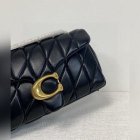 Топ-модель Coach в полной фирменной уп
