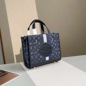 Модель COACH высшего качества в полной