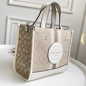 Топ-модель COACH в полной фирменной уп