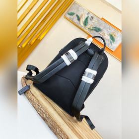 Коуч (COACH) — модель высшего класса в
