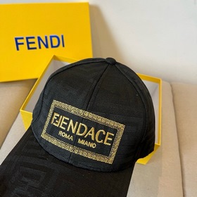 Бейсболка FENDI из серии Monogram — кл