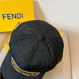 Бейсболка FENDI из серии Monogram — кл