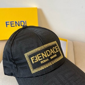 Бейсболка FENDI из серии Monogram — кл