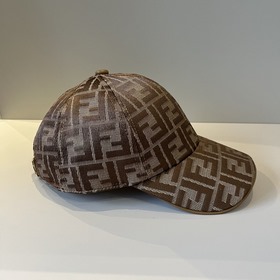 Бейсболка FENDI из серии Monogram — кл