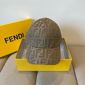 Бейсболка FENDI из серии Monogram — кл