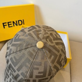 Бейсболка FENDI из серии Monogram — кл