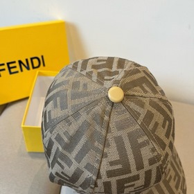 Бейсболка FENDI из серии Monogram — кл
