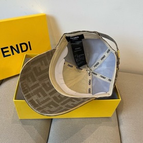 Бейсболка FENDI из серии Monogram — кл