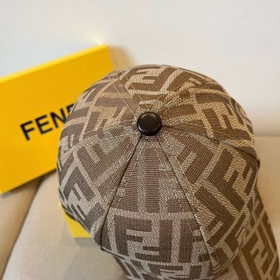 Бейсболка FENDI из серии Monogram — кл