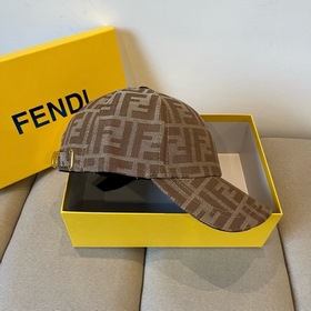 Бейсболка FENDI из серии Monogram — кл