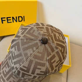 Бейсболка FENDI из серии Monogram — кл