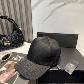 FENDI： бейсболка с логотипом в классич